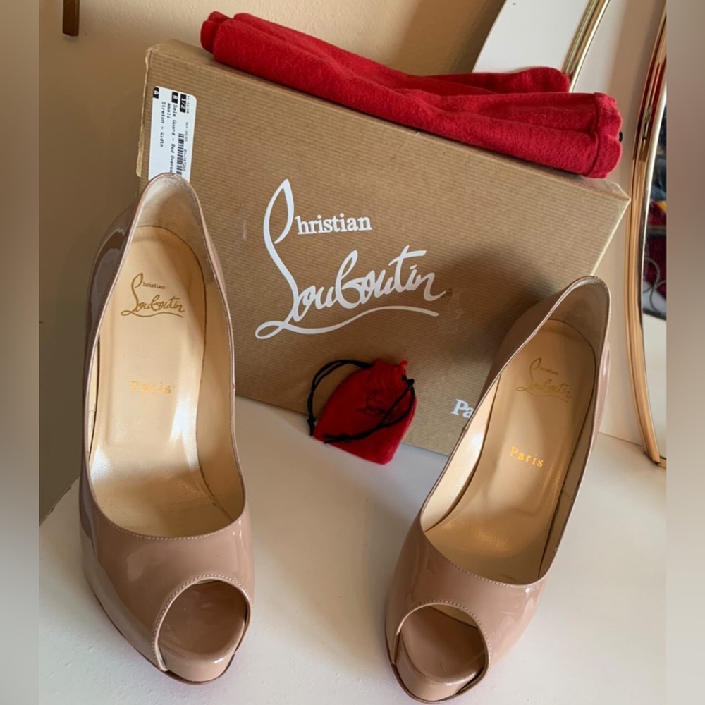 Christian Louboutin 37.5 Very Prive